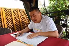 Thi trượt đại học 25 lần, người đàn ông vẫn không chịu từ bỏ