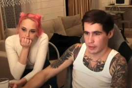 Phẫn nộ gã YouTuber bỏ mặc bạn gái mang thai chết cóng ngoài ban công