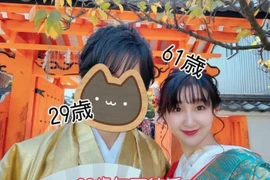 “Quý bà” 61 tuổi gây sốc vì cưới chồng ít tuổi hơn con trai