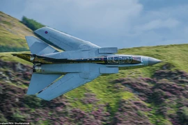 Bị dọa đánh bom, máy bay chở khách được tiêm kích hộ tống