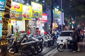 Nhìn lại gần 1 năm 'cuộc chiến' giành vỉa hè cho người đi bộ ở Hà Nội