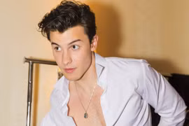 Soi cơ bụng 6 múi “cực phẩm” của nam ca sĩ Shawn Mendes