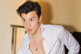 Soi cơ bụng 6 múi “cực phẩm” của nam ca sĩ Shawn Mendes