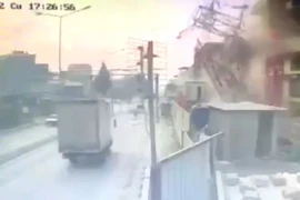 Sập cần cẩu kinh hoàng ở Thổ Nhĩ Kỳ, 6 thợ xây thiệt mạng