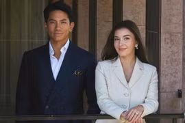 Hoàng tử Brunei điển trai khoe vợ sắp cưới trên mạng gây sốt