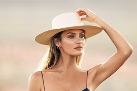 Bí quyết giữ dáng của “mỹ nhân nóng bỏng nhất thế giới 2019”