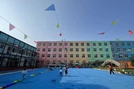 Trung Quốc: Bố xây trường mầm non cho con học