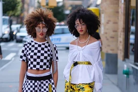 Cặp song sinh gây sốt vì phong cách thời trang cá tính, nổi loạn