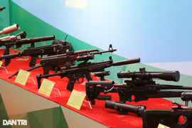 Cận cảnh dàn vũ khí của Cảnh sát Việt Nam đang trưng bày tại Hà Nội