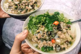 Xuýt xoa thưởng thức các món bánh nóng hổi chiều se lạnh