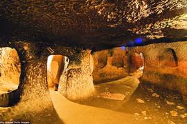 Đột nhập thành phố dưới lòng đất chứa được 20.000 người