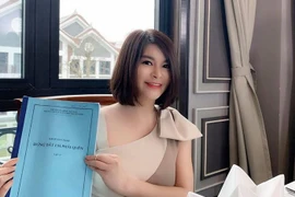 Tiểu tam U50 phim “Đừng bắt em phải quên” ngoài đời chuộng thời trang trẻ trung