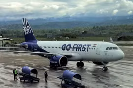 Máy bay cất cánh bỏ quên 55 hành khách giữa sân bay