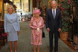 Nữ hoàng Anh gặp các đời Tổng thống Mỹ qua ảnh