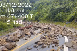 Mưa lớn, nhiều tuyến đường ở Quảng Nam sạt lở, chia cắt giao thông