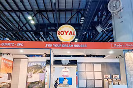 Gạch ốp lát Hoàng Gia liên tục vay nợ trước thềm lên sàn HoSE