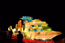 Cười ná thở những chiếc đèn lồng trung thu có “1-0-2“