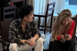 Louis Phạm dạo phố tại Hà Nội với người yêu giữa ồn ào