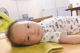 Cậu bé 2 tháng tuổi có khuôn mặt “giải trí” 7749 bức ảnh một sắc thái