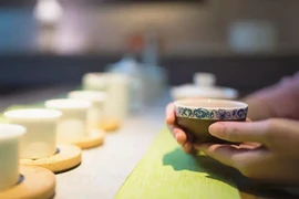 Cách thưởng trà kiểu 'thần tiên' cực độc hại