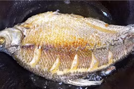 Mẹo chiên cá cực giòn, không mất dinh dưỡng