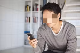 Giúp vợ tìm điện thoại, chồng sốc nặng khi phát hiện sự thật 