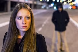 Bị kẻ biến thái sàm sỡ, cô gái lại vướng lao lý vì...