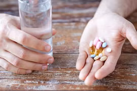 Uống tới 4 loại thuốc cảm cùng lúc, nam sinh nguy kịch