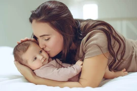Hôn con ngay sau khi sinh, mẹ vô tình giết chết con trai 11 ngày tuổi