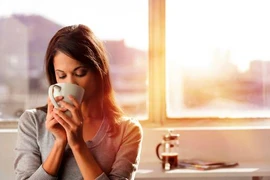 Uống nước ấm vào sáng sơm ngang với uống vi khuẩn vào người?