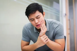 Ung thư lại sợ xấu không chữa, bác sĩ quát: "Muốn cứu không được!"