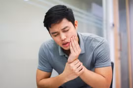 Ung thư lại sợ xấu không chữa, bác sĩ quát: "Muốn cứu không được!"