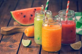 Uống nước trái cây hại răng hơn ăn thông thường