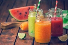 Uống nước trái cây hại răng hơn ăn thông thường