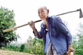 Cụ ông 104 tuổi sống thọ dù hút thuốc, uống rượu 