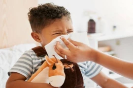 Con chảy nước mũi vàng lẫn máu, đi khám phát hiện điều cực dị 