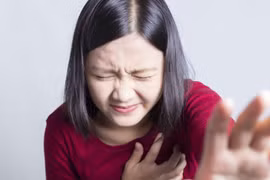 5 dấu hiệu ở ngực cần đi khám ngay nếu không muốn đột tử 