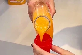 Uống nhầm nước giặt hương cam, bé trai phải cấp cứu