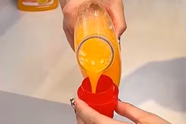 Uống nhầm nước giặt hương cam, bé trai phải cấp cứu