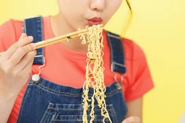 Tầm soát ung thư ngay khi có 3 biểu hiện này khi ăn