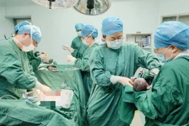 Ăn một miếng ớt, thai phụ 38 tuần sặc máu suýt chết vì...