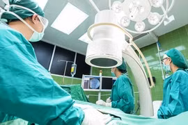 Ám ảnh sinh mổ hết thuốc tê, người mẹ khiến bác sĩ trả giá 