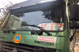 "Xe vua" đeo logo náo loạn phố cấm trung tâm Hà Nội giữa ban ngày