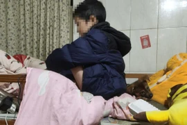 Con trai 6 tuổi vẫn mặc bỉm, mẹ không cho đến trường 