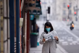 Nga ngừng các chuyến bay quốc tế, đóng cửa tất cả cửa hàng