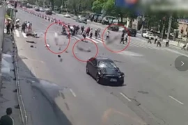 Đầu tư thất bại, thợ cắt tóc biến thái trả thù đáng sợ