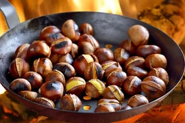 Dạ dày xuất huyết liên tục do ăn hạt dẻ thay cơm