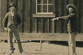 Mua ảnh cũ giá 2 đô, người đàn ông đổi đời tức thì