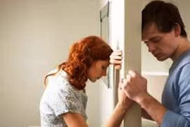 Yêu thương xưa không còn, mình buông tay nhau được chưa? 