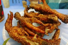 Sự thật rùng mình về món chân gà nướng bán khắp vỉa hè